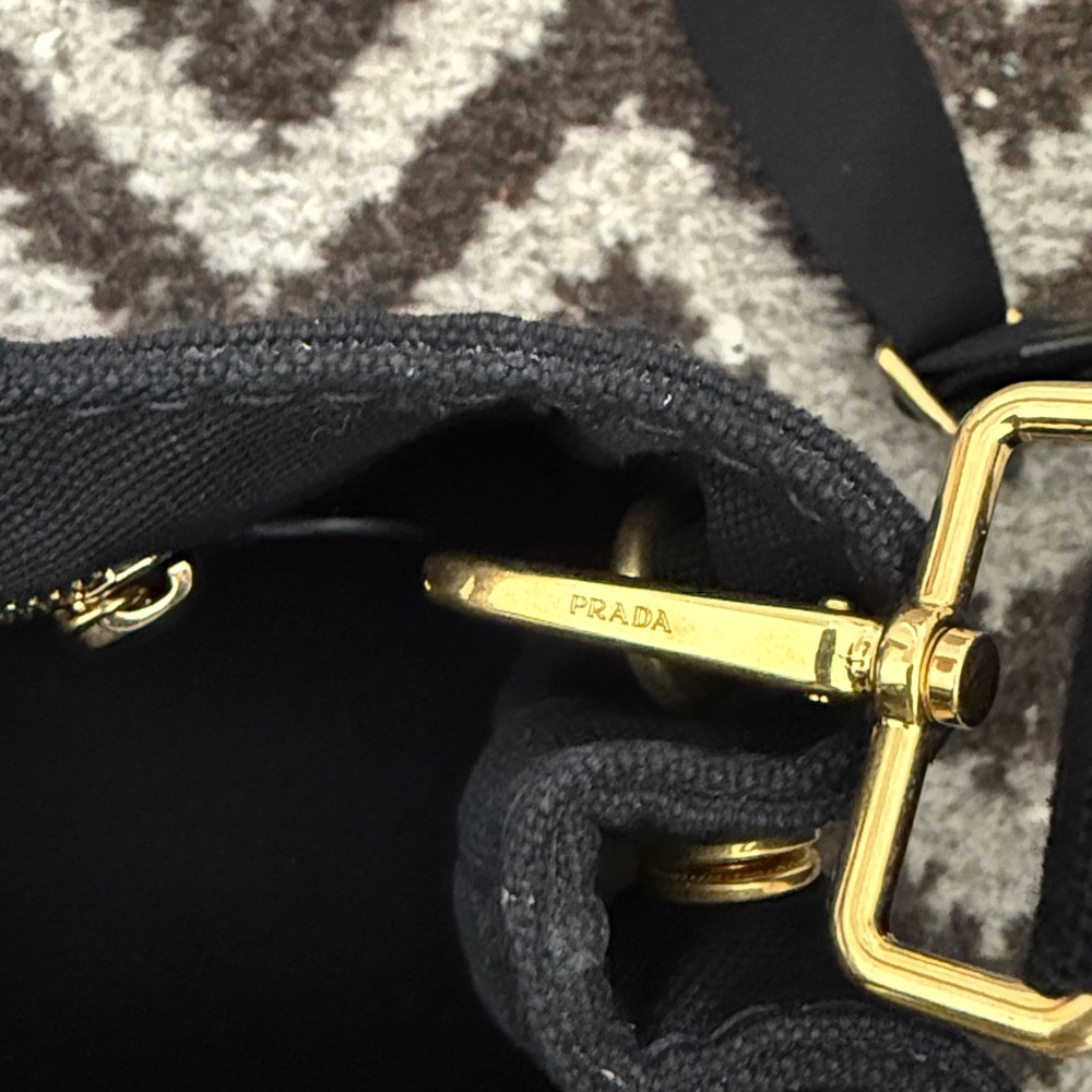 Canapa convertible Prada Black tote 
  Canvas bag hardware Gold - Picture 6 of 6